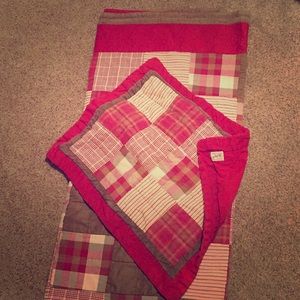 Twin comforter and pillow sham